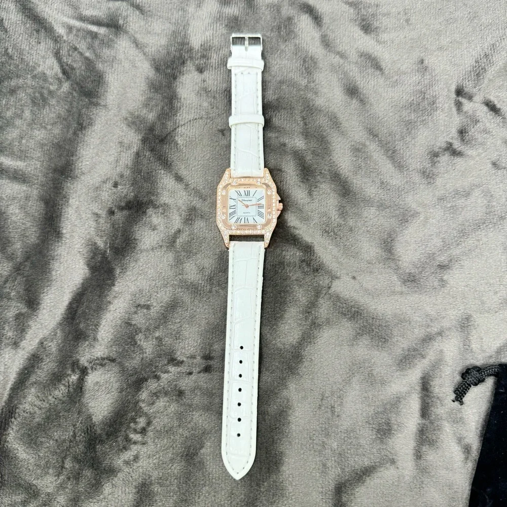 Women’s Dress Quartz ROSE GOLD White Leather Band Light Weight Costume Watch.